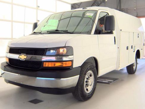 Used 2020 Chevrolet Express 3500 w/ Power Convenience Package RWD image 2