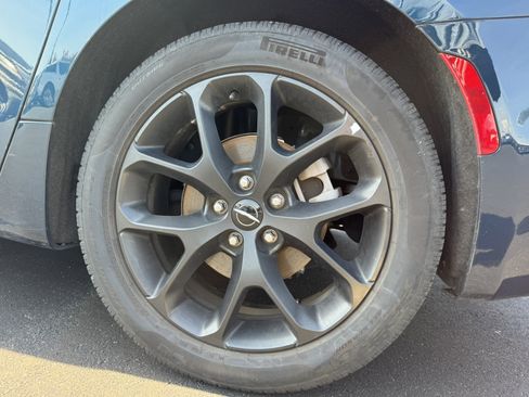 Used 2025 Chrysler Pacifica Limited FWD image 23