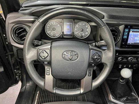 Used 2018 Toyota Tacoma TRD Sport AWD/4WD image 25