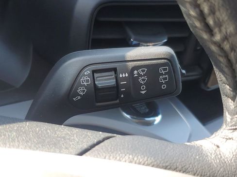 Used 2022 Ford Explorer XLT image 16