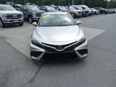 Used 2022 Toyota Camry SE FWD image 2