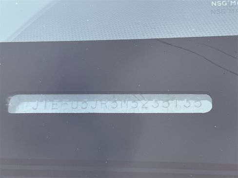 Used 2021 Toyota 4Runner SR5 Premium w/ Moonroof Package image 29