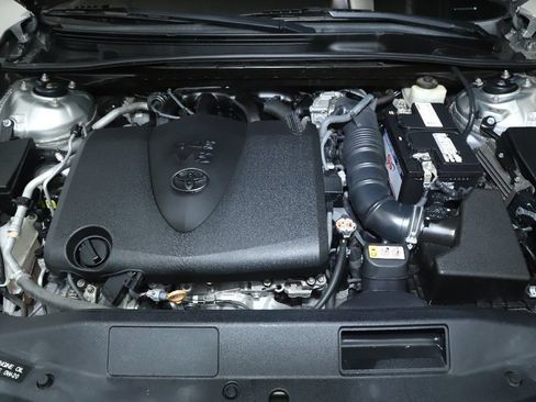Used 2018 Toyota Camry XSE FWD image 38