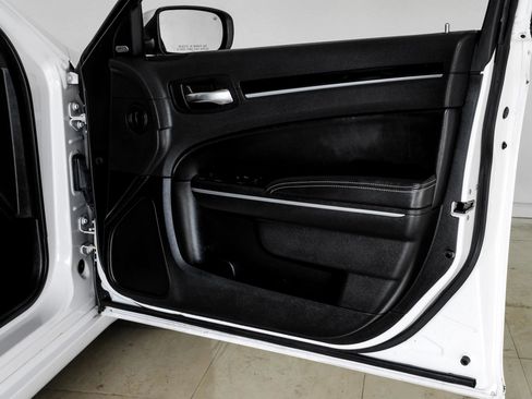 Used 2019 Chrysler 300 S image 47