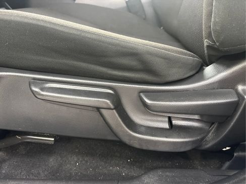 Used 2018 Honda HR-V LX image 25