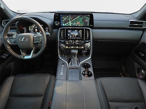 Used 2024 Lexus LX 600 4WD w/ Luxury Package image 10