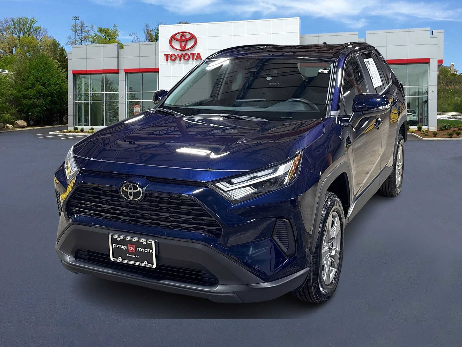 Certified 2025 Toyota RAV4 XLE AWD/4WD image 1