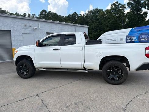 Used 2017 Toyota Tundra SR5 w/ SR5 Upgrade Package AWD/4WD image 28