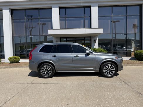 Used 2020 Volvo XC90 T6 Momentum w/ Protection Package Premier AWD/4WD image 3