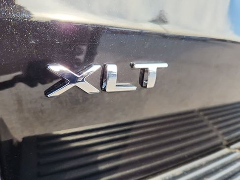 Used 2021 Ford Expedition XLT image 11