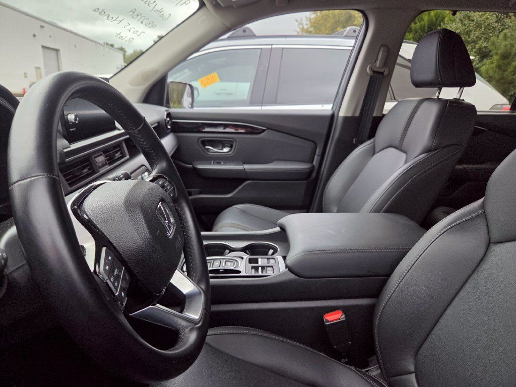 Used 2025 Honda Pilot EX-L image 5