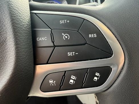 Certified 2024 Chrysler Pacifica Touring-L image 20