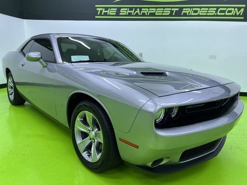Used 2018 Dodge Challenger SXT RWD image 2