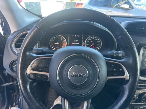 Used 2016 Jeep Renegade Latitude w/ Popular Equipment Group image 26