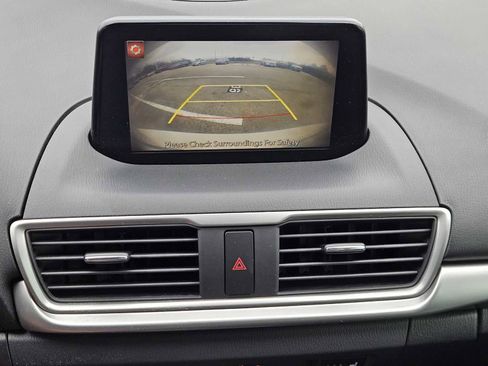 Used 2018 MAZDA MAZDA3 Touring image 18