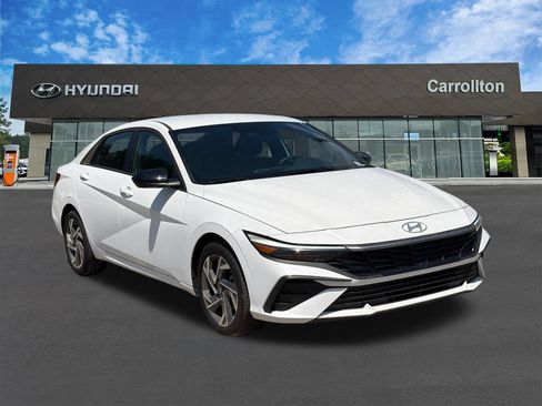 Certified 2025 Hyundai Elantra Sport FWD image 3