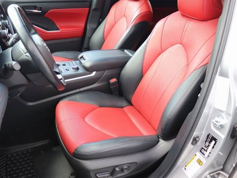 Used 2022 Toyota Highlander XSE image 4