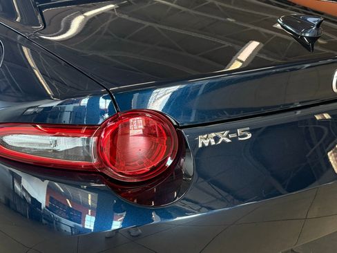 Used 2021 MAZDA MX-5 Miata RF Grand Touring image 12