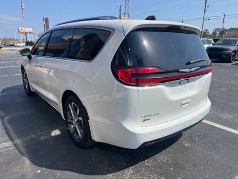 New 2026 Chrysler Pacifica Pinnacle image 23