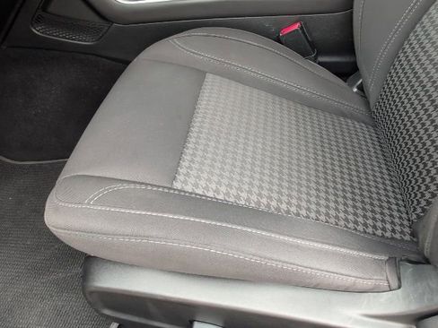Used 2019 Dodge Challenger SXT RWD image 10