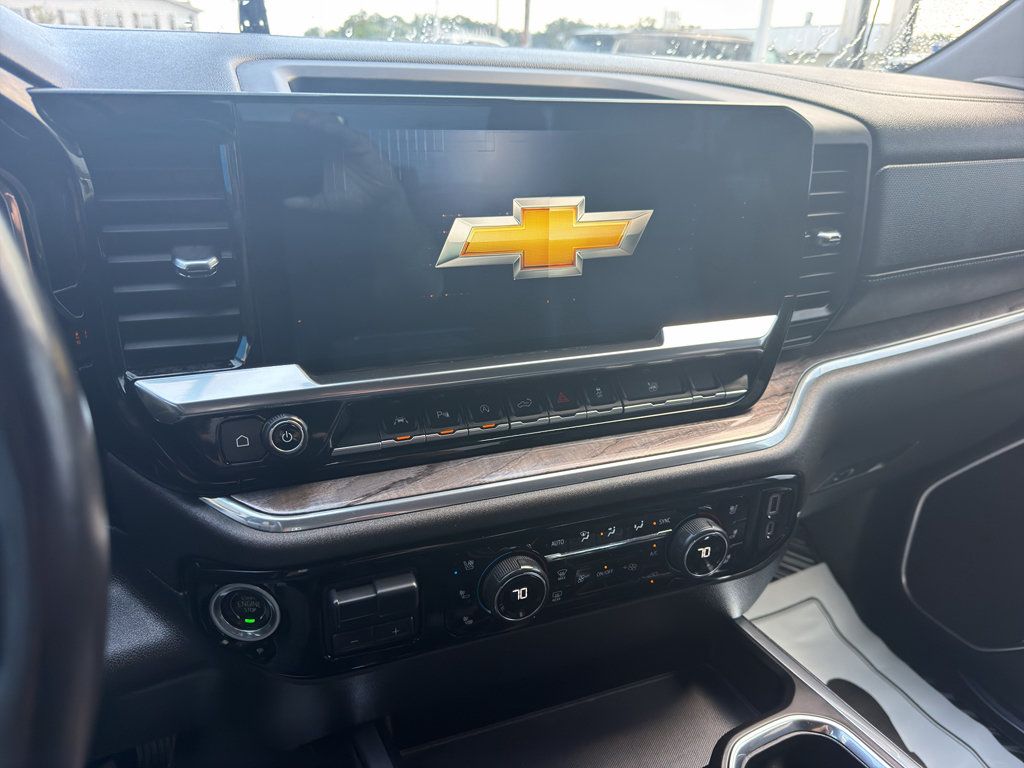 Used 2023 Chevrolet Silverado 1500 LTZ AWD/4WD image 18