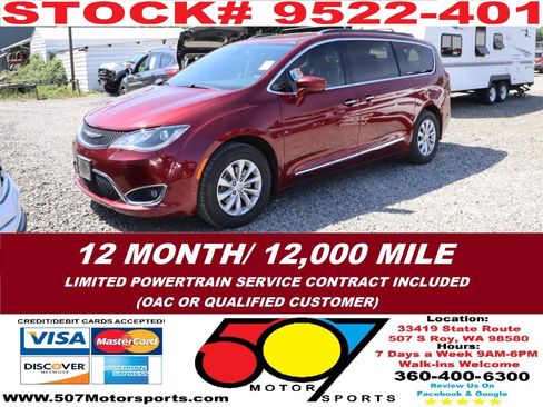 Used 2017 Chrysler Pacifica Touring-L FWD image 2