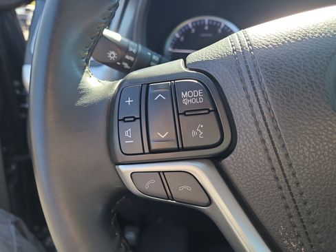 Used 2017 Toyota Highlander LE image 23