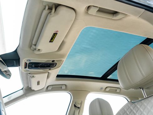 Certified 2023 Bentley Bentayga AWD/4WD image 27
