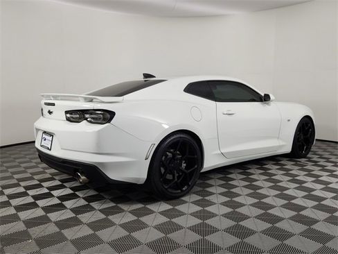 Used 2021 Chevrolet Camaro LT w/ Technology Package image 5