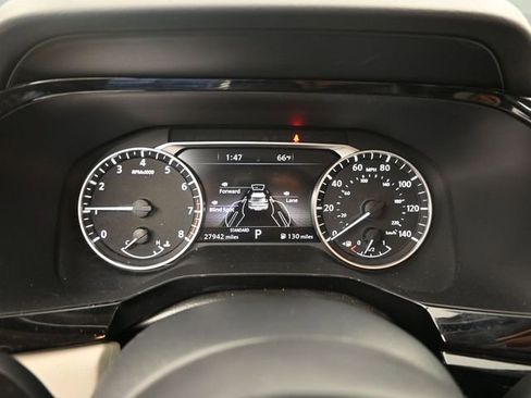 Used 2025 Nissan Pathfinder SL FWD image 9