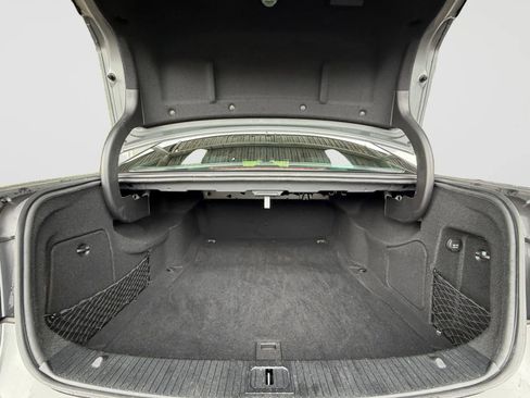 Used 2010 Mercedes-Benz E 550 4MATIC Sedan image 16