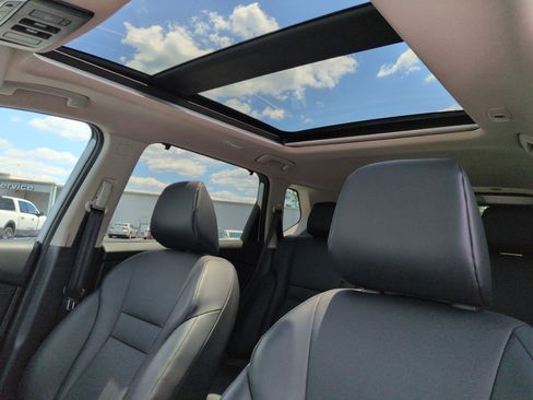 Used 2025 Nissan Rogue SV w/ SV Premium Package FWD image 28