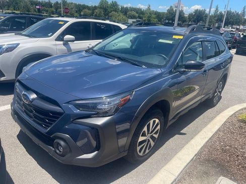Used 2025 Subaru Outback Premium AWD/4WD image 1