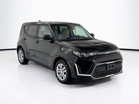 Used 2023 Kia Soul LX FWD image 3