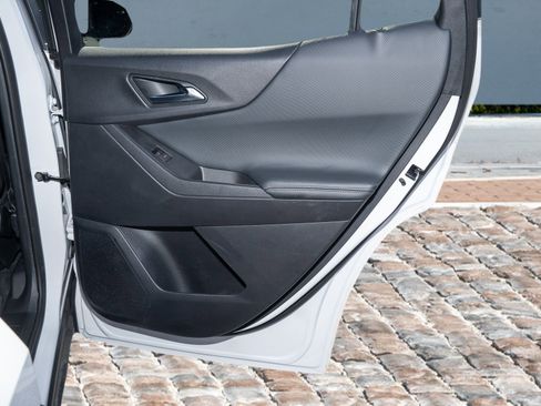 Used 2025 Chevrolet Equinox LT w/ Safety and Technology Package image 13