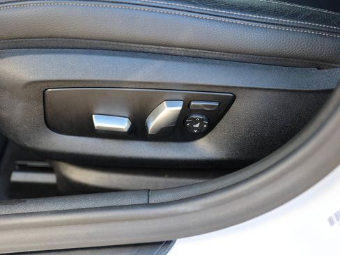 Used 2019 BMW 540i xDrive w/ Convenience Package image 18