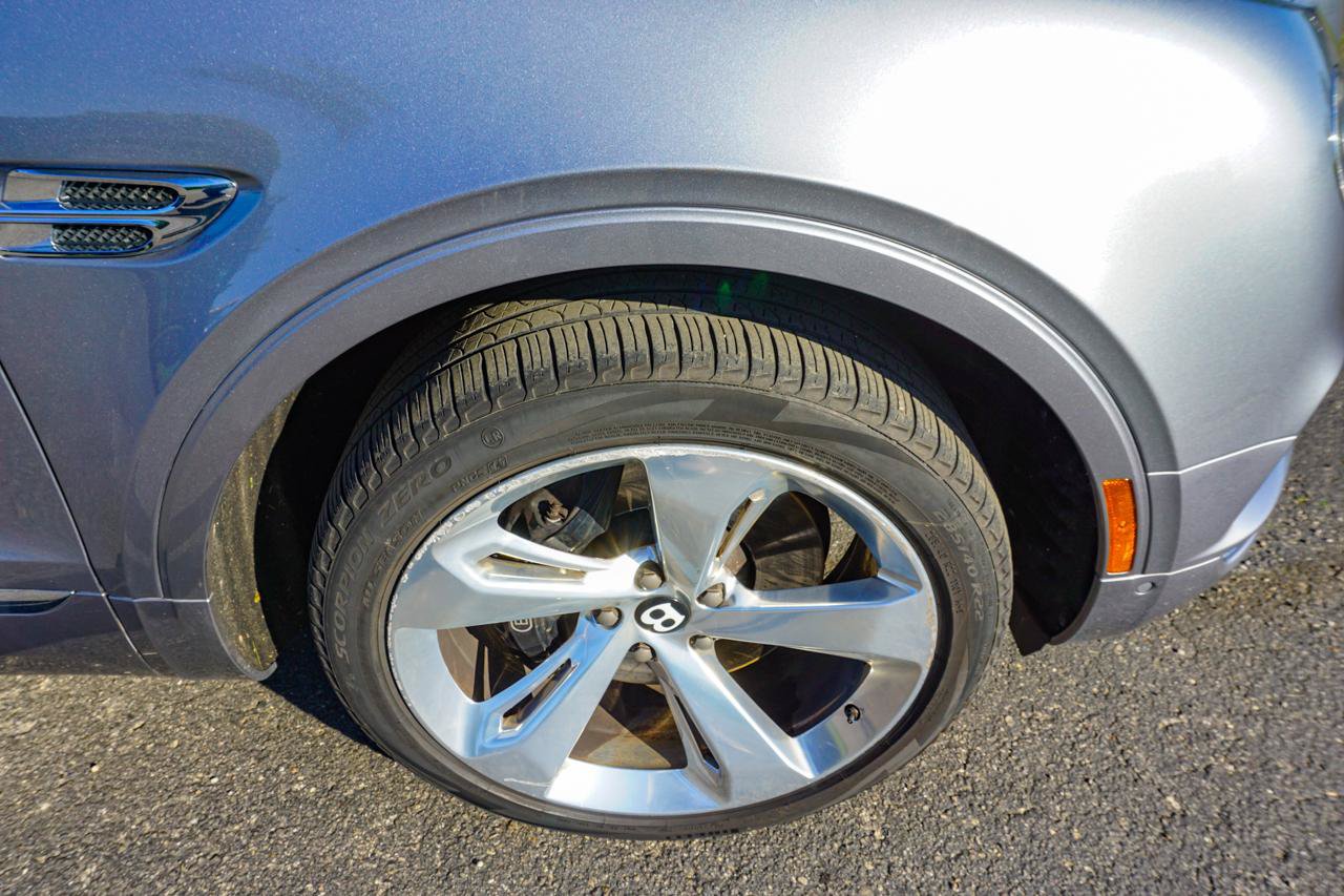 Used 2017 Bentley Bentayga AWD/4WD image 55