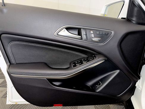 Used 2020 Mercedes-Benz GLA 250 4MATIC image 10
