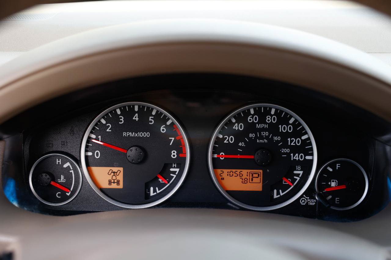 Used 2009 Nissan Pathfinder LE AWD/4WD image 32