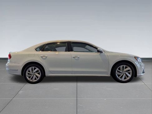 Used 2018 Volkswagen Passat 2.0T SE image 6