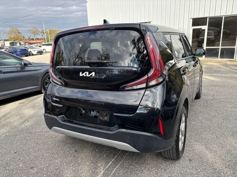 Used 2023 Kia Soul LX w/ Option Group 015 FWD image 9