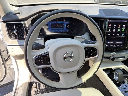 Certified 2024 Volvo XC60 B5 Plus AWD/4WD image 18