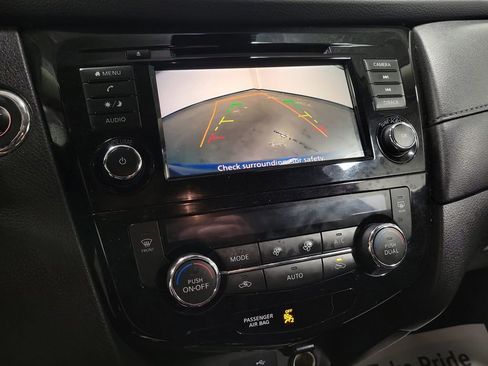 Used 2020 Nissan Rogue SV image 18