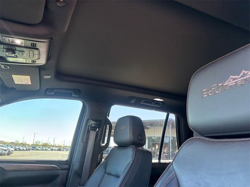 Used 2021 Chevrolet Tahoe High Country w/ Premium Package image 14