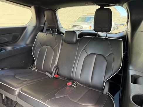Used 2026 Chrysler Pacifica Limited FWD image 27