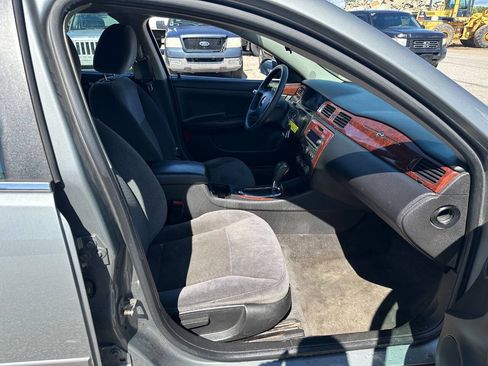Used 2009 Chevrolet Impala LT FWD image 10