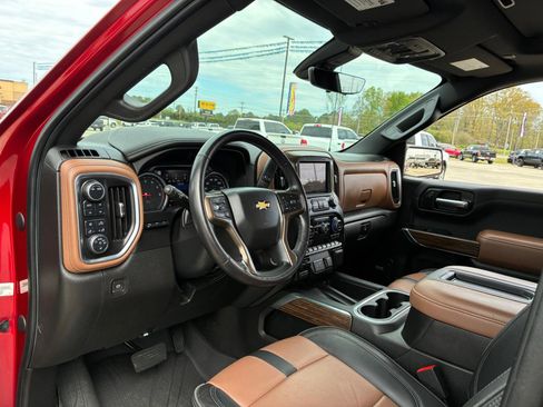 Used 2022 Chevrolet Silverado 1500 High Country w/ Technology Package AWD/4WD image 15