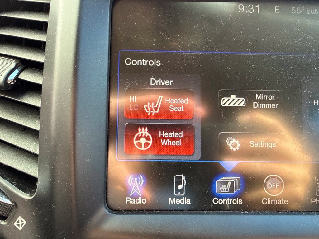 Used 2015 Jeep Cherokee Latitude w/ Comfort/Convenience Group FWD image 17