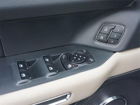 New 2024 Ford Expedition XLT image 21