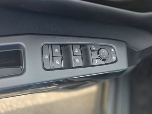 Used 2025 Nissan Pathfinder SV AWD/4WD image 12